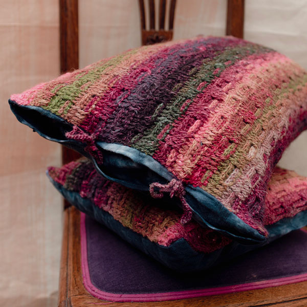 Coussin en laine tricoté à la main